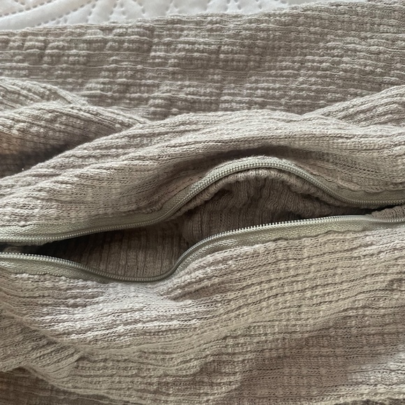 Gray Ladies Scarf With Hidden Storage Pouch - Picture 2 of 9